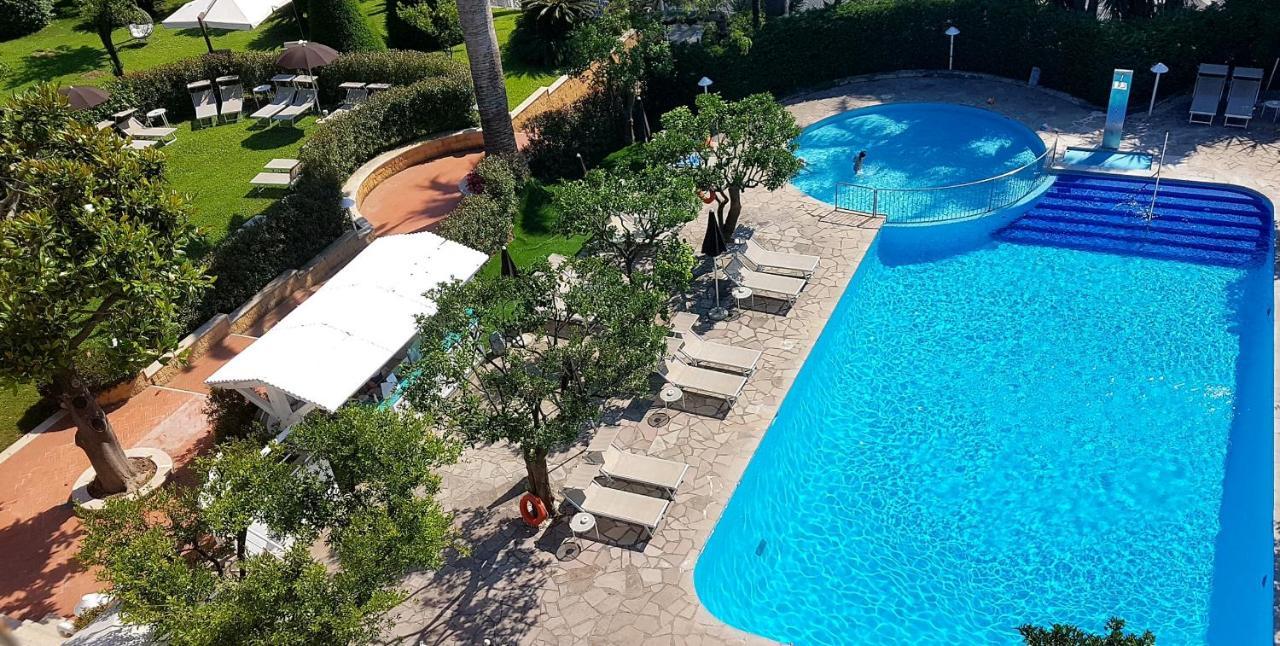 Hotel Alpha Sant'Agnello Esterno foto