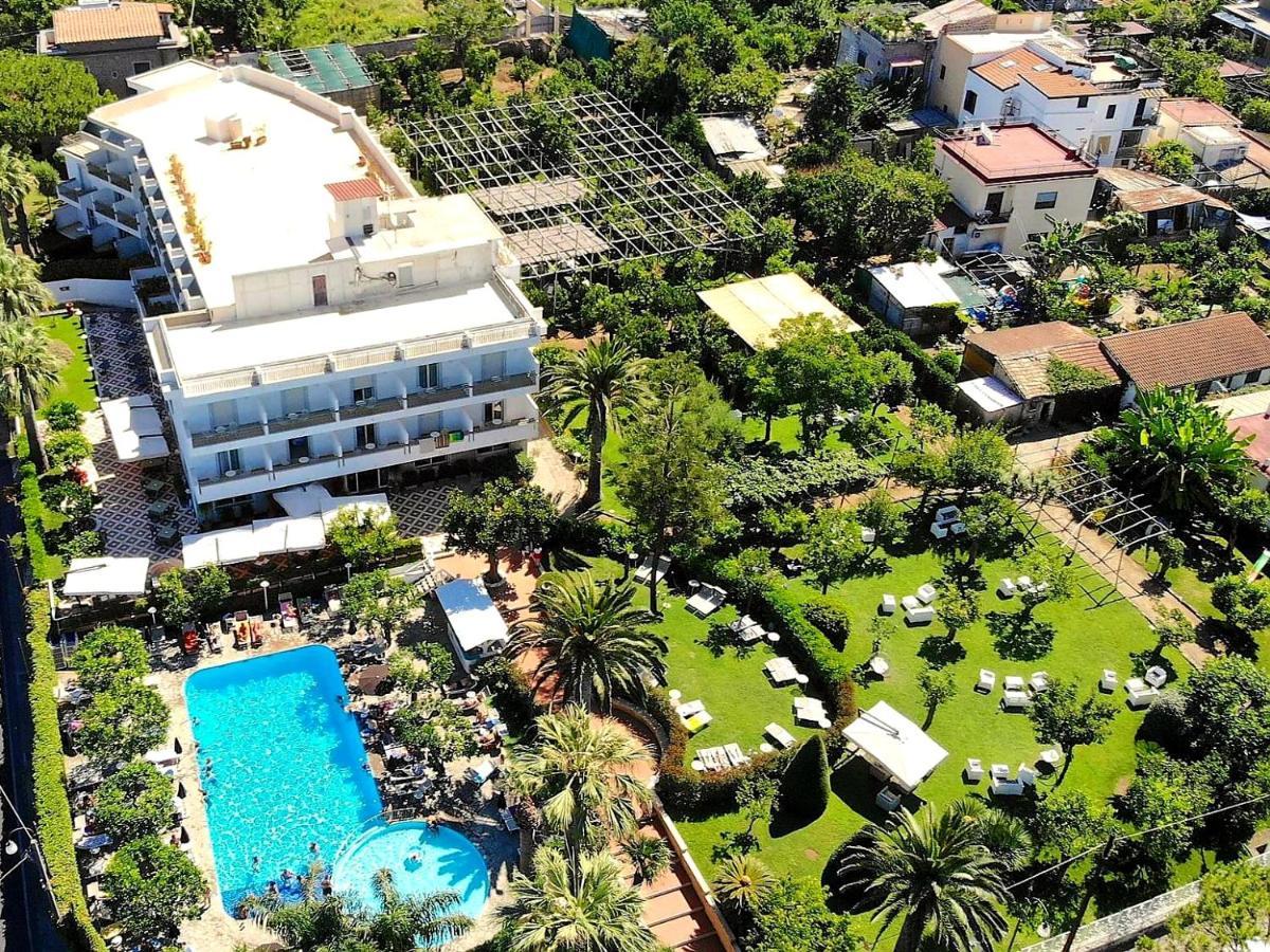 Hotel Alpha Sant'Agnello Esterno foto