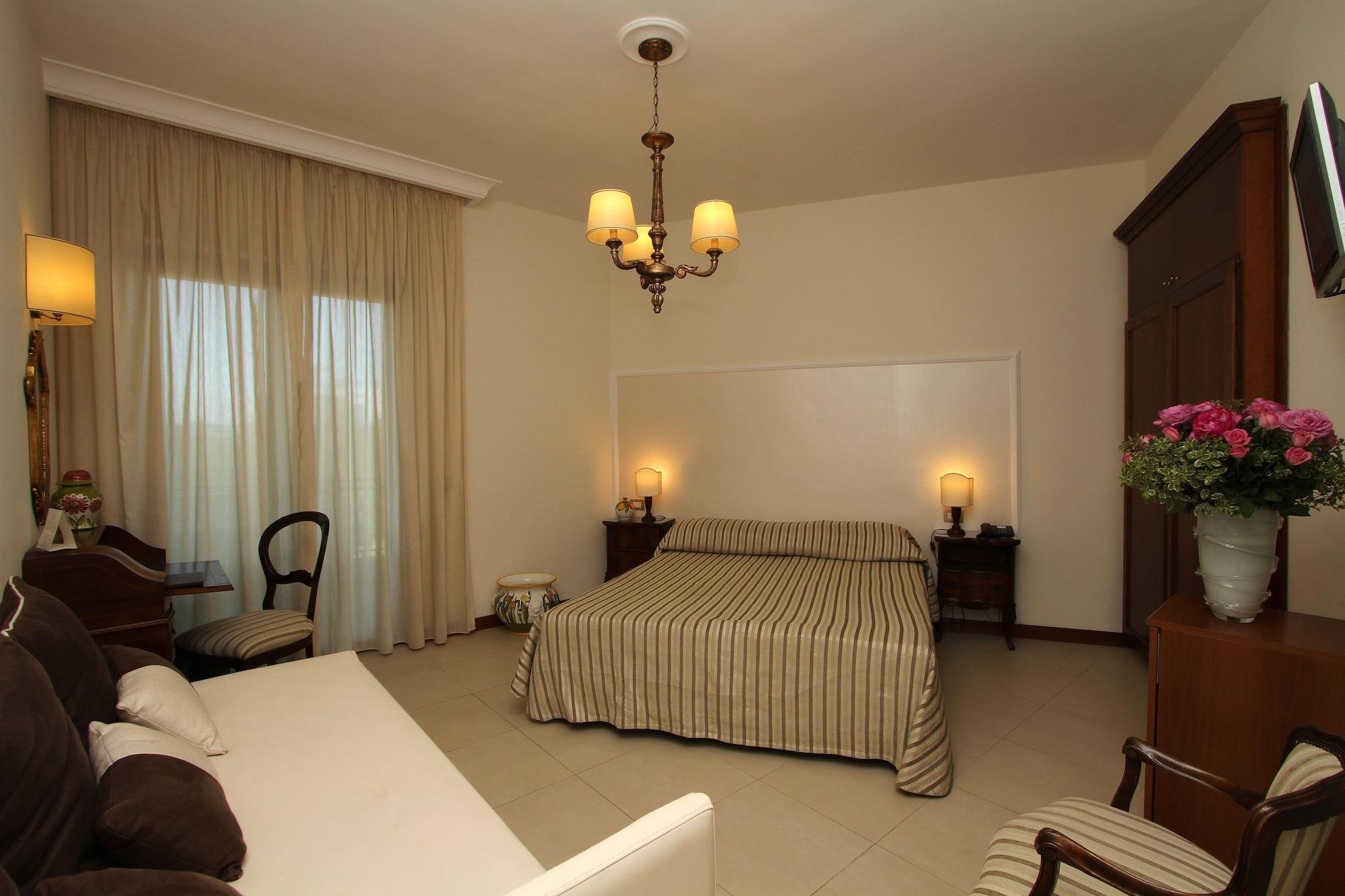 Hotel Alpha Sant'Agnello Esterno foto