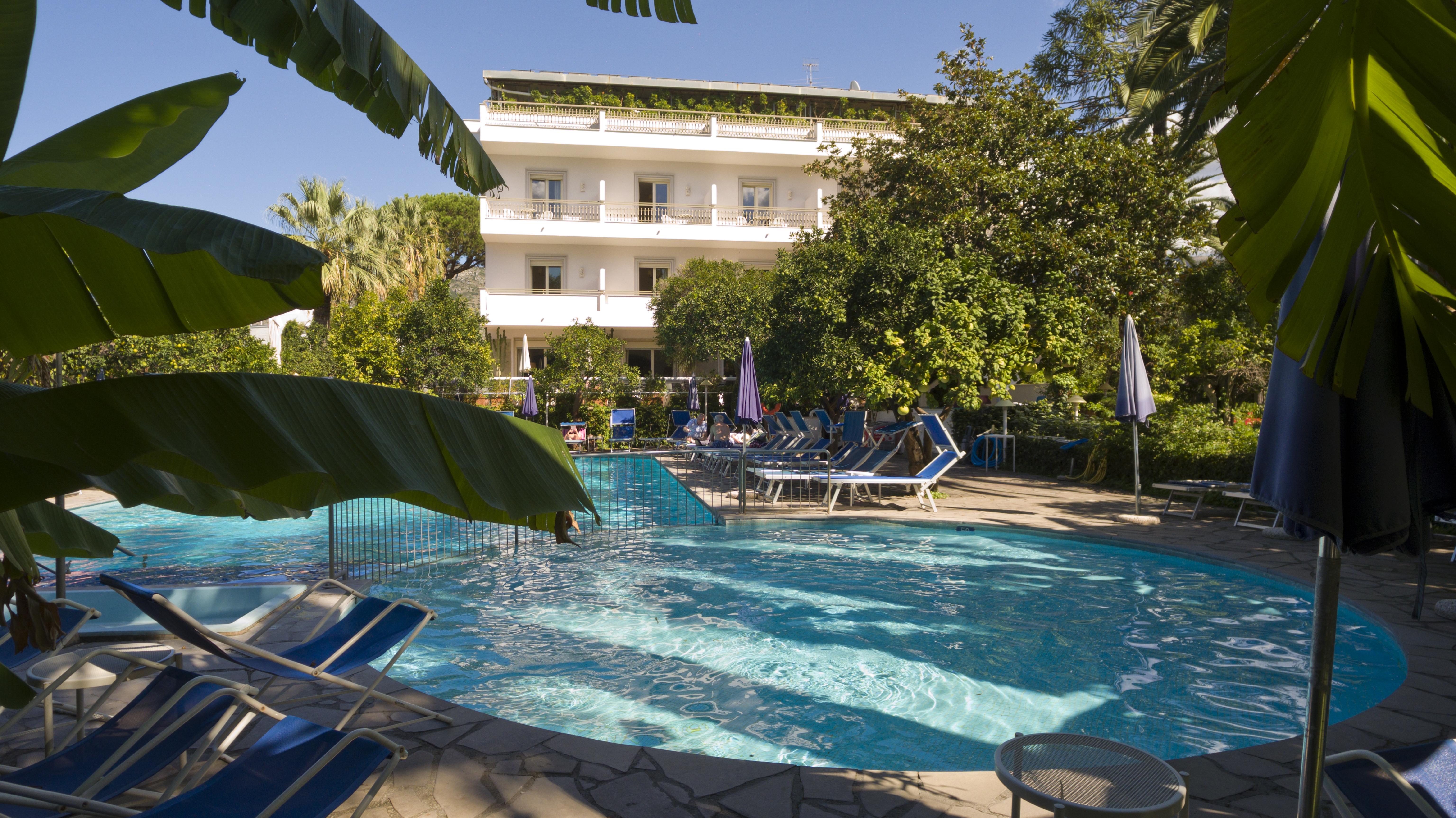 Hotel Alpha Sant'Agnello Esterno foto