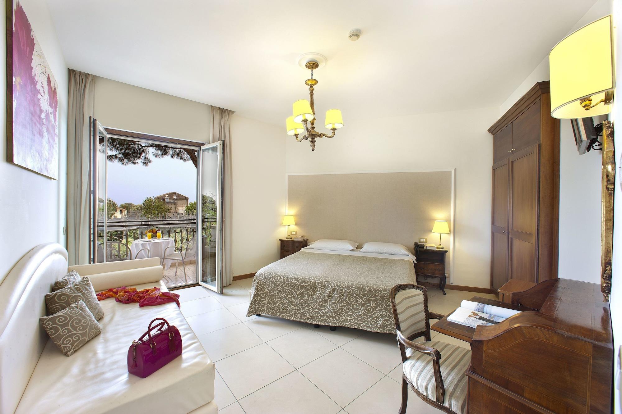 Hotel Alpha Sant'Agnello Esterno foto