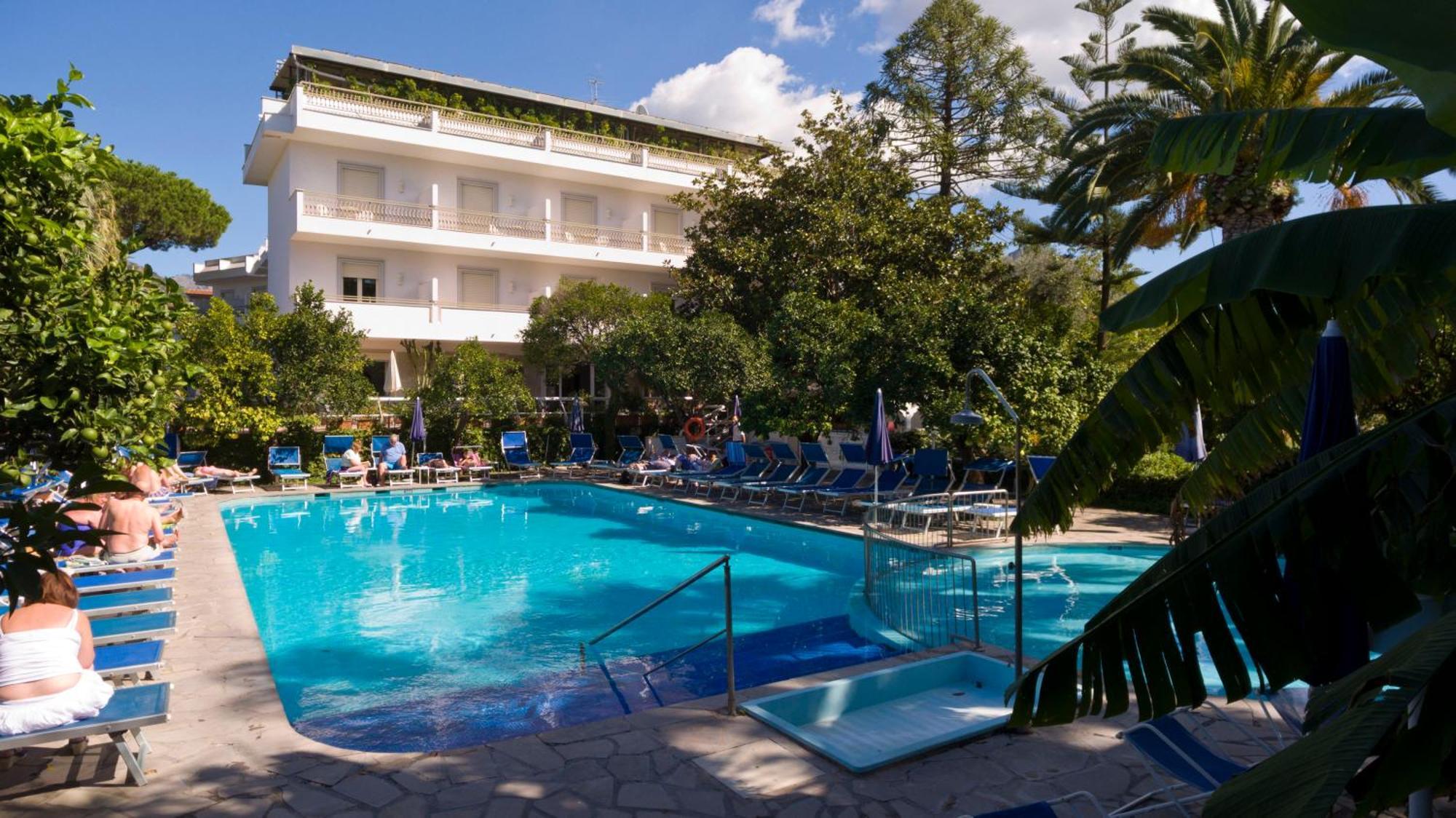 Hotel Alpha Sant'Agnello Esterno foto