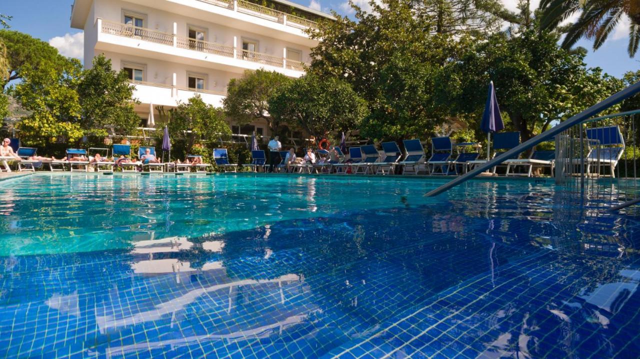 Hotel Alpha Sant'Agnello Esterno foto