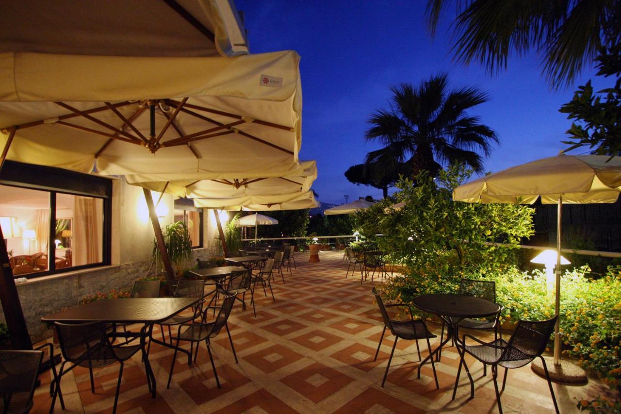 Hotel Alpha Sant'Agnello Esterno foto